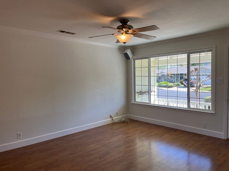 Building Photo - 1450 Carolina Dr