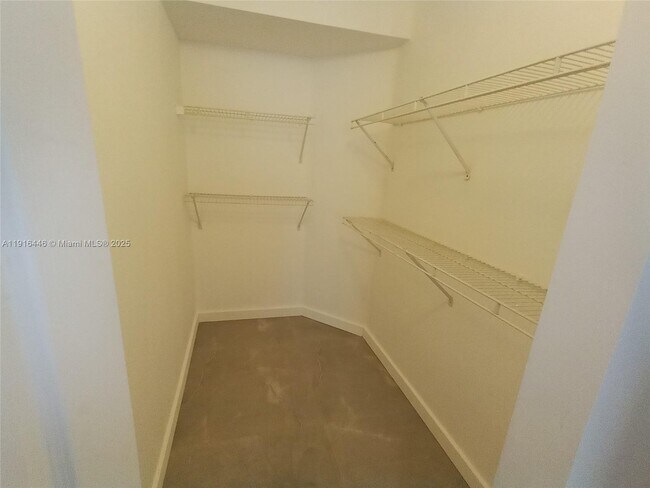 Building Photo - 777 SW 111th Way