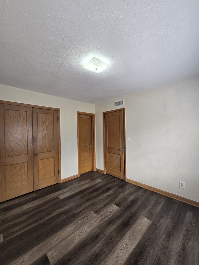 Building Photo - 722 S Hunter