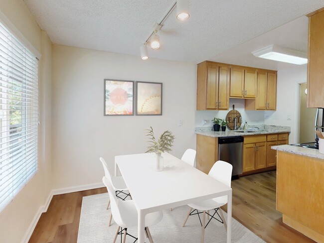 Building Photo - Pleasanton Glen Apartments