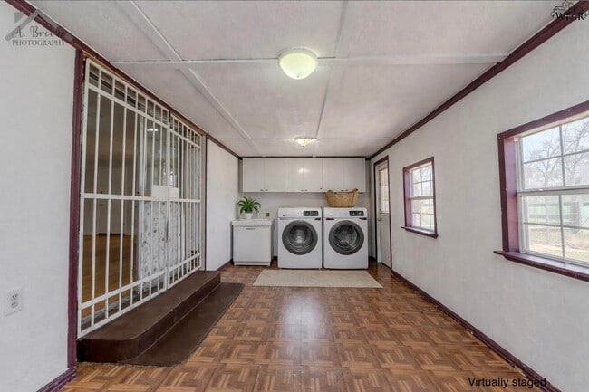 Building Photo - 2725 Devon Rd