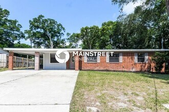 Building Photo - 4 Bedroom Pet-Friendly Home in Jacksonville, FL with Main Street Renewal