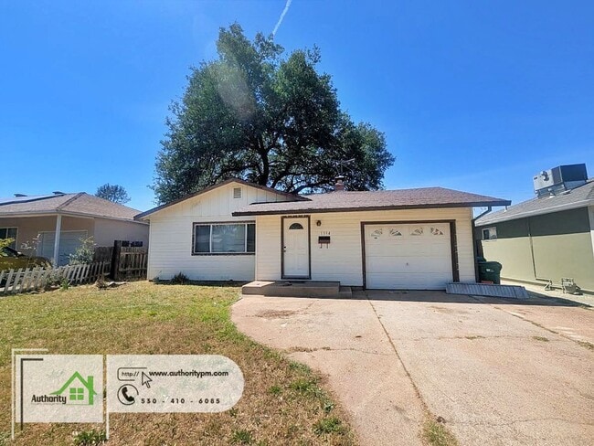 Building Photo - 1394 Pinon Ave