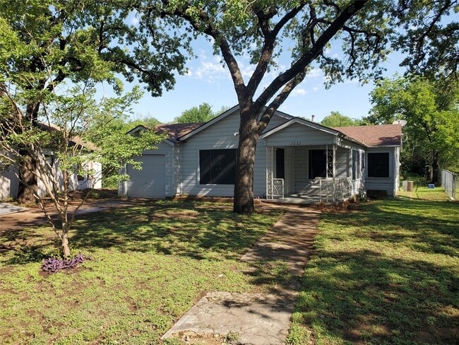 Building Photo - 2227 Westbrook Ave