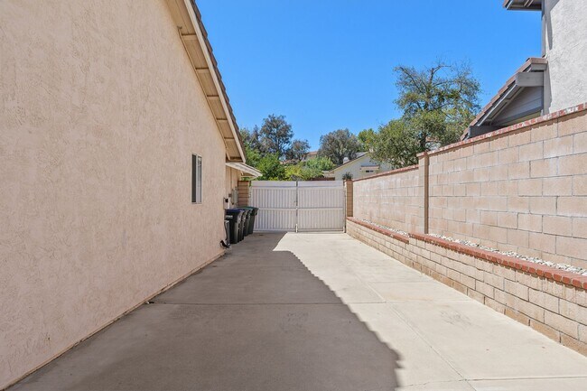 Building Photo - 42994 Agena St