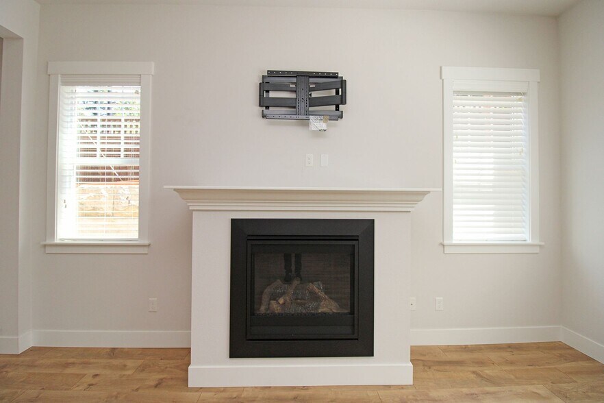 Building Photo - 16576 SW Sunshine Coast St