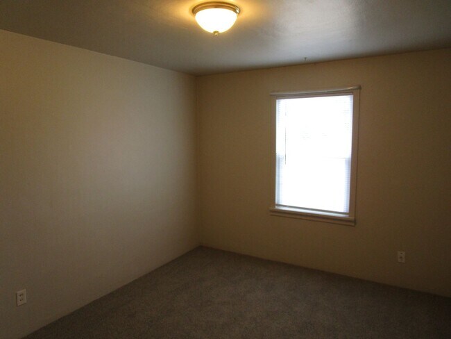 Building Photo - 0352