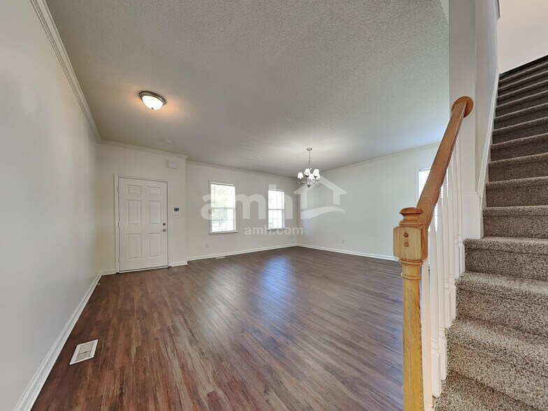 Building Photo - 134 Kimeo Way