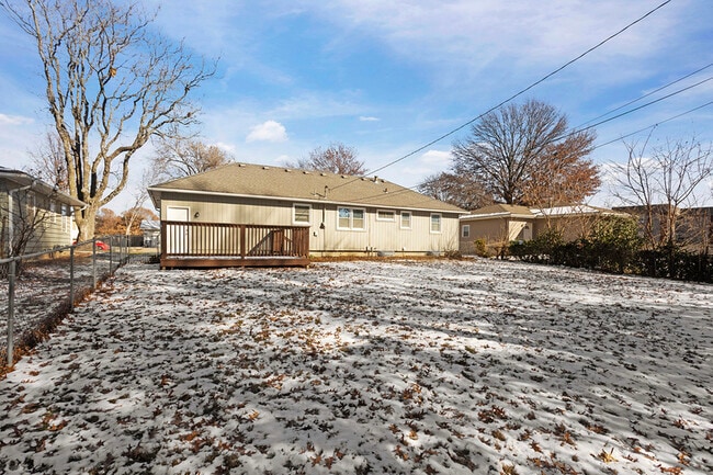 Building Photo - 703 SW 7 St