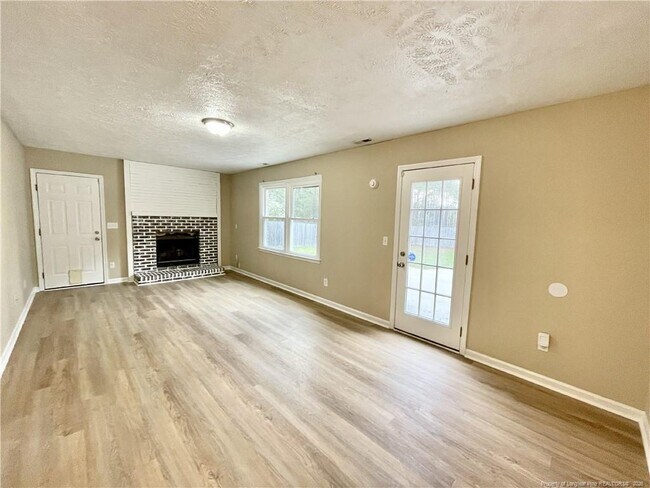 Building Photo - 623 Daharan Dr