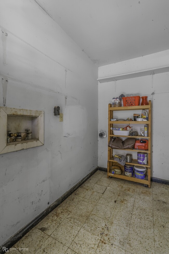 Building Photo - 1602 San Saba St