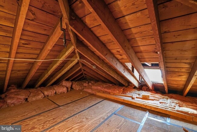 Building Photo - 313 E Mason Ave