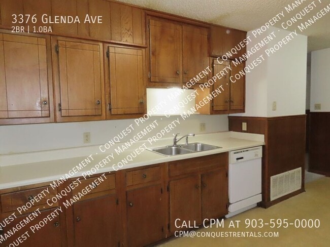 Building Photo - Water Paid! Cozy 2 Bedroom Duplex w/Fenced...