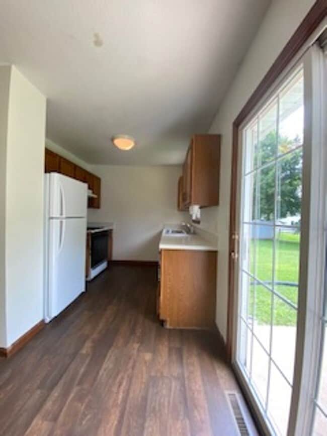 Building Photo - 3 Bedroom Home with 2 Car Attached Garage!