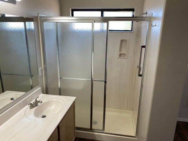 Building Photo - Northwest Living at it's Finest! 3 Bedroom...