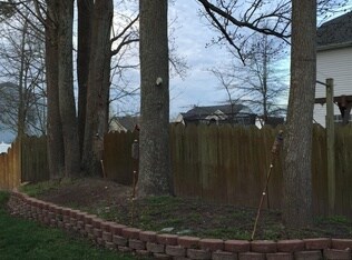 Building Photo - 300 Overshot Arch