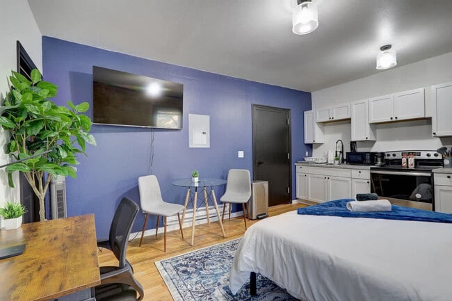 Building Photo - 1925 N Prospect Ave