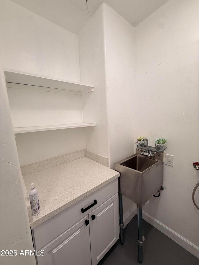 Building Photo - 2708 N Dayton St