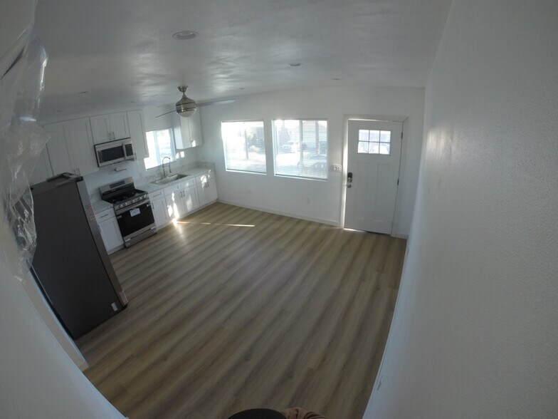 Building Photo - 6002 Hazelbrook Ave