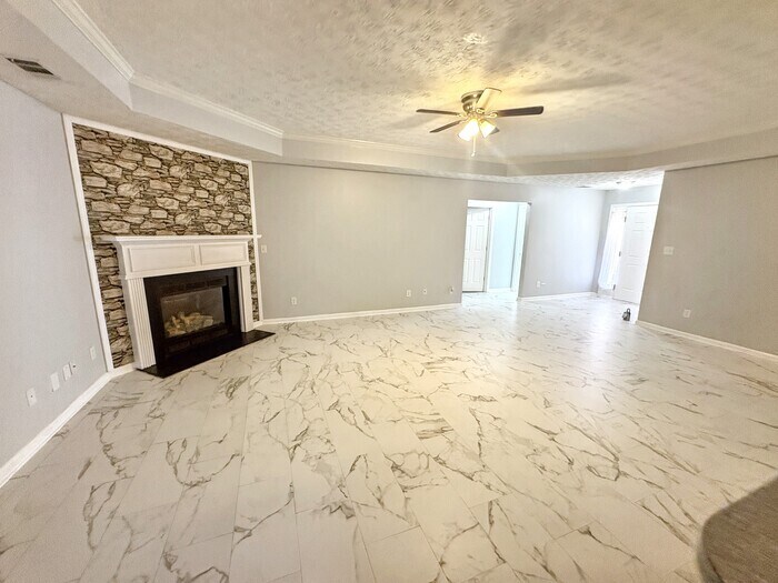 Building Photo - 2045 Parador Bend