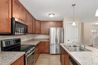 Building Photo - Immaculate 3 bed/3.5 bath home in Caledonia