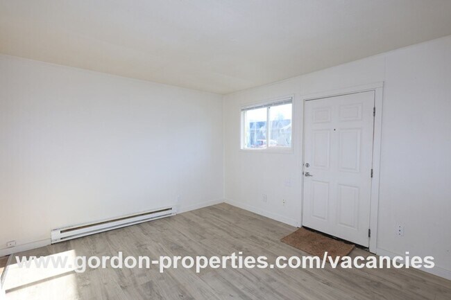 Building Photo - SE Arista Dr - Single level 1 bedroom apartment with den/office in the heart of Oak Grove