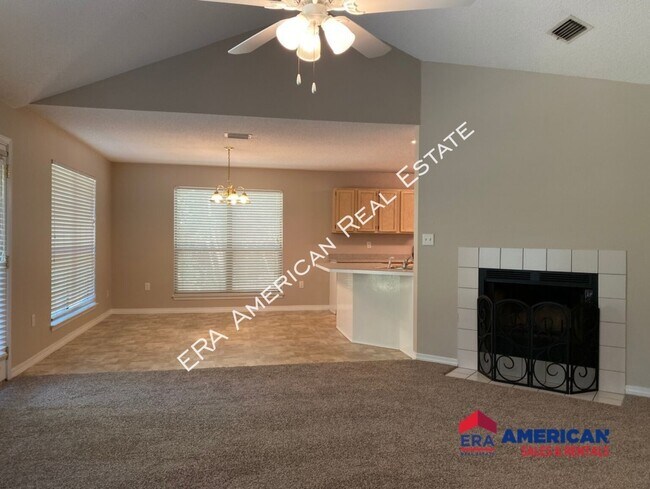 Building Photo - 2365 Hemlock Dr