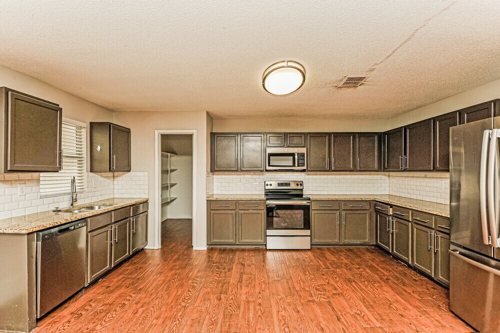 Building Photo - 8705 Stonebriar Ln