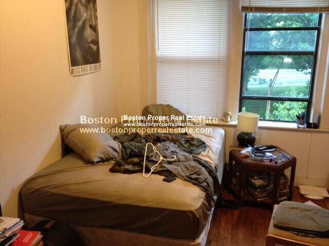 Building Photo - 60 Charlesgate E