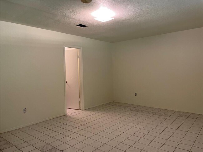 Building Photo - 15906 Nutcracker Ct