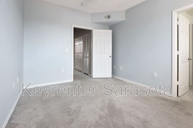 Building Photo - 5700 Bentgrass Dr