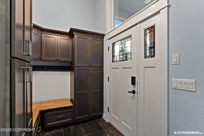 Building Photo - 5026 Heritage Heights Dr