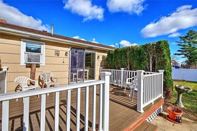 Building Photo - 138 Youngs Ave