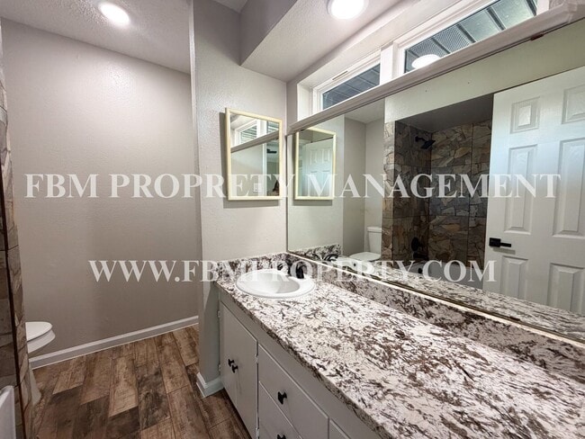 Building Photo - 509 Lake Park Ave