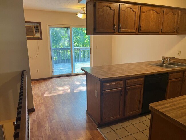 Building Photo - 4790 Sunnybrook Rd