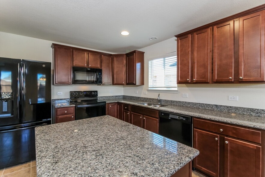 Building Photo - 1449 Vernon Dr