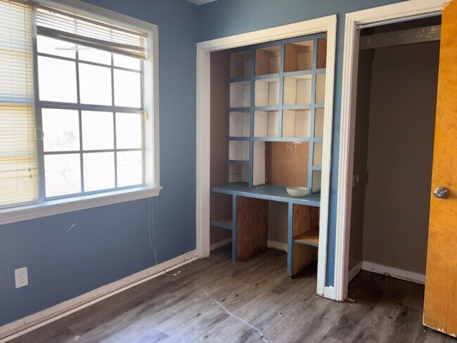 Building Photo - 1706 Dorgan St