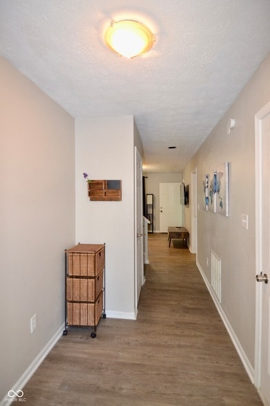 Building Photo - 1111 Island Woods Dr