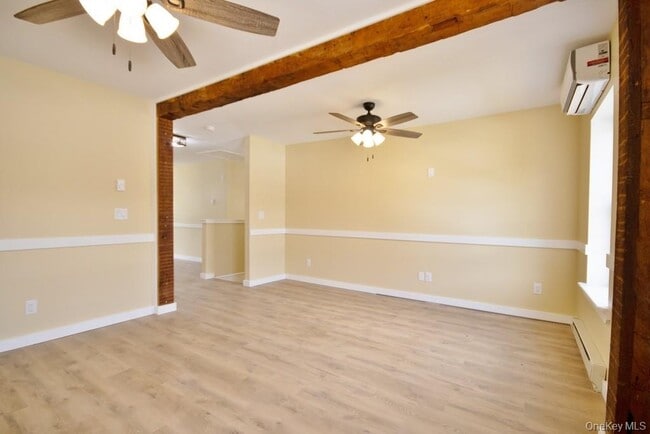 Building Photo - 162 Rockland Rd