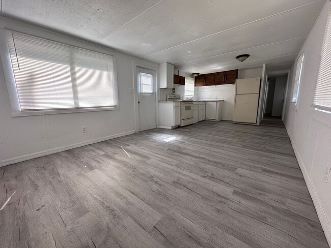 Building Photo - 2Bed 1Bath Rent To Own in Zephyrhills, FL