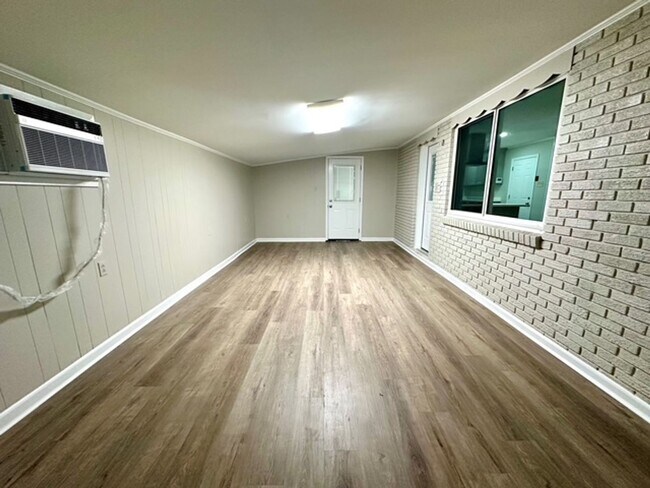 Building Photo - 1005 E Grace St