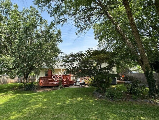 Building Photo - 8903 Tudor Ln