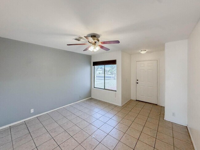 Building Photo - 15724 W Smokey Dr