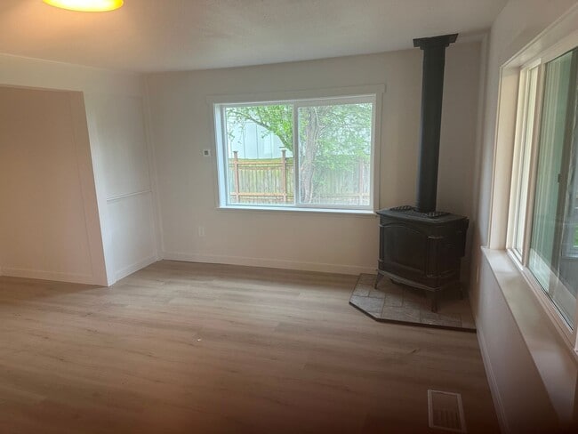 Building Photo - Mount Vernon 4 Bedroom