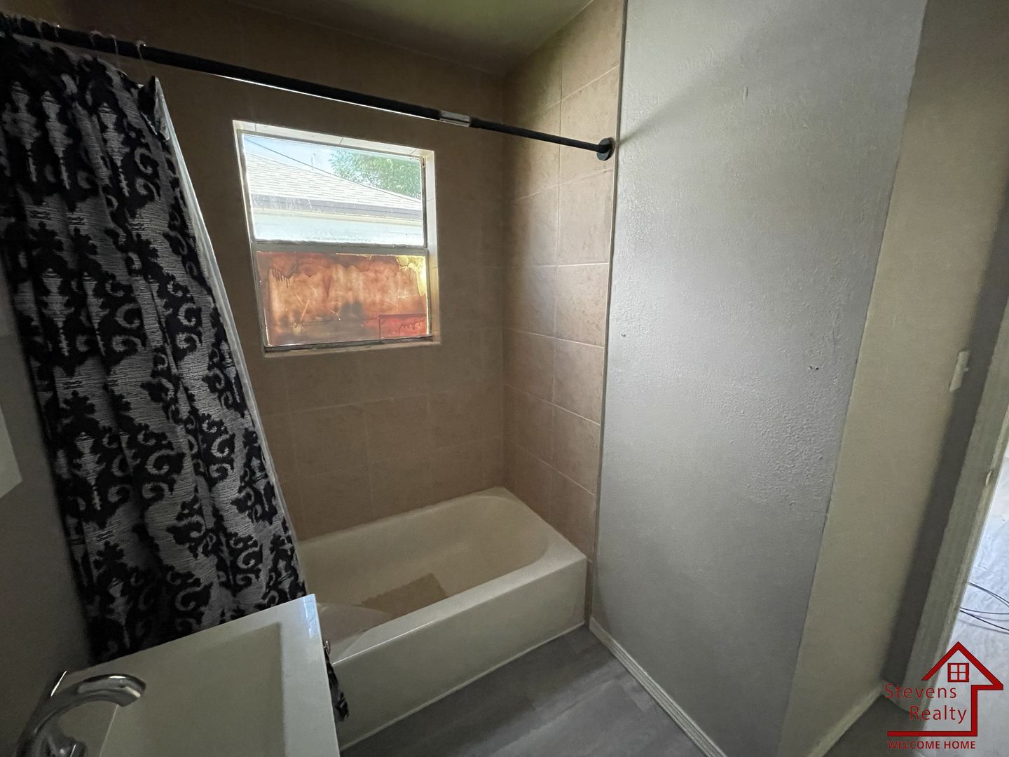 Building Photo - 1315 SW E Ave