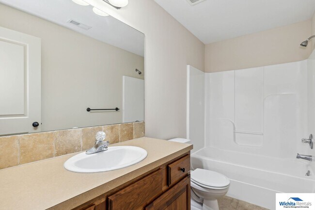 Building Photo - 11602-11604 Summerfield