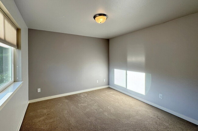 Building Photo - 21012 33rd Pl W