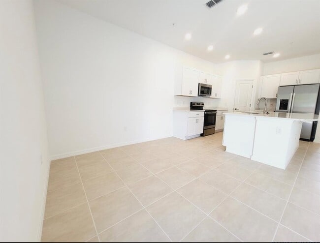 Building Photo - 1811 Roosevelt Pl