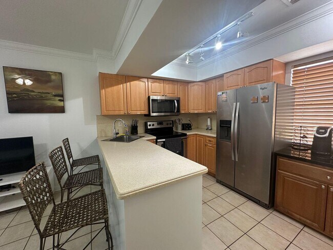 Building Photo - 740 NE 37th St