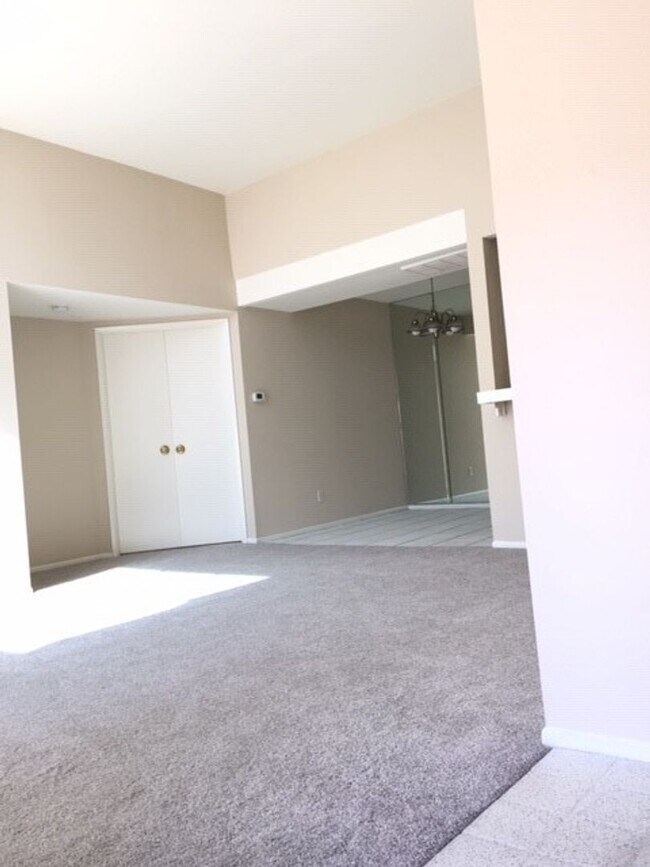 Building Photo - 25761 Le Parc